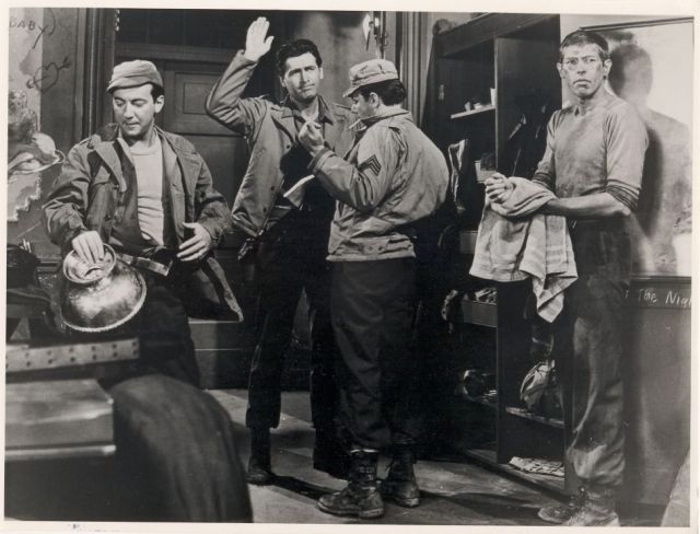 Pvt. Corby (Bobby Darin), Sgt. Pike (Fess Parker), 
Sgt. Larkin (Harry Guardino) and Cpl. Henshaw (James Coburn).